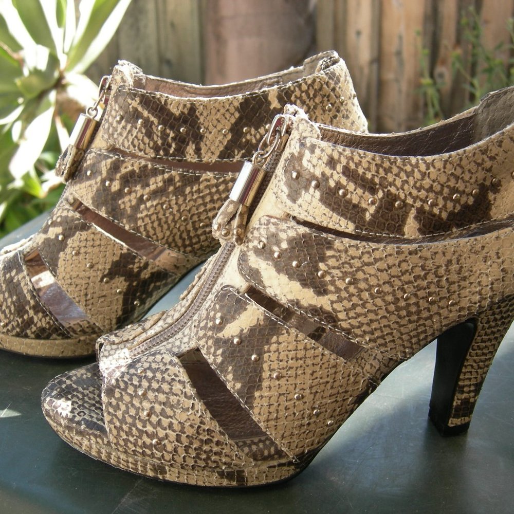 Sofft Snakeskin Sexy Heels with Zipper & Tassel